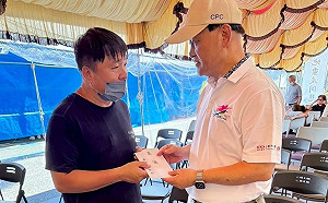 季連成代表卓揆敬致奠儀 每位堰塞湖溢流事件罹難者家屬10萬