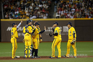 中信兄弟有望拋下半季冠軍彩帶  新莊湧滿場觀眾