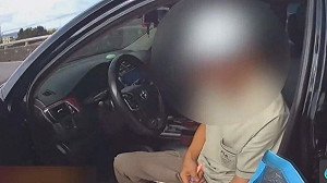 駕駛疑似毒駕　連人帶車昏睡馬路