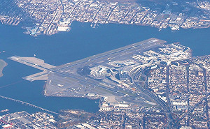 美政府停擺航管人力短缺　紐約機場航班延誤達2小時