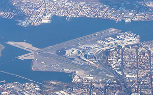 美政府停擺航管人力短缺 紐約機場航班延誤達2小時