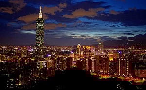 台北101大樓連13年稱霸地王 每坪飆近700萬元