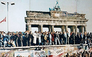 兩德統一35年　前東德居民近半不滿意