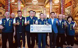 高雄東照山關帝廟捐百萬援光復 許智傑：轉化為災後重建力量