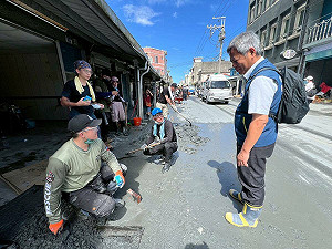 遭網酸「有8億還要清溝志工?」 彭啓明揭現場困境:一天最多清60公尺