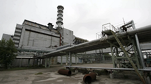 俄軍空襲車諾比核電站遭緊急斷電 ! 恐釀核災引憂慮 扎波羅熱核電廠也告危