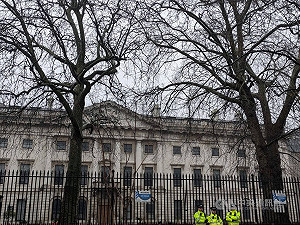 中國對英駐中使館斷水  迫英批准建倫敦超級大使館