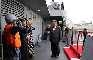 金正恩高調亮相國防展  親登第二艘「崔賢號」驅逐艦:明年要建第三艘