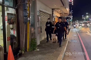 6旬男啃老怨母不給錢竟揚言砍家人　淡水警逮人送辦