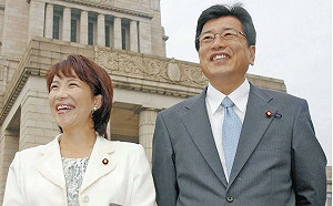 高市早苗遺憾無法陪夫領勳章　感性吐露「沒能幫他推輪椅上斜坡」惹哭全日本