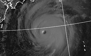 哈隆升級強颱!完美模樣似「颱風Emoji」 鄭明典:狂暴又帶特殊美感