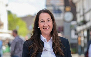 養虎為患？德國赫爾德克女市長遭刺13刀 嫌犯竟疑是15歲養子