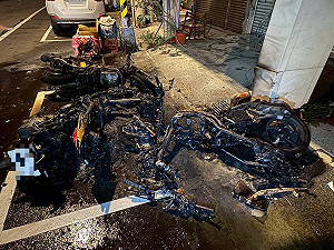 苗栗市機車碰撞小客車波及3機車　路人協助救傷患