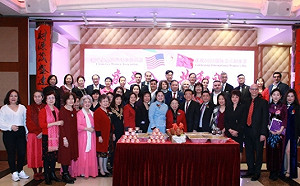 FBI問完、ICE出手？曾帶頭抗議台灣總統訪美 中國紐約僑領王一冰被捕