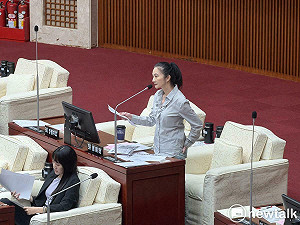 交保後首質詢!「蔣萬安便當會別找我」 應曉薇點名:應整頓都發局