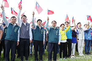 台南市舉辦國慶升旗典禮  黃偉哲感謝市民團結助台南度過難關 