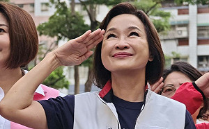 參加果貿社區國慶升旗   柯志恩發豪語:力拚明年高雄重返執政 