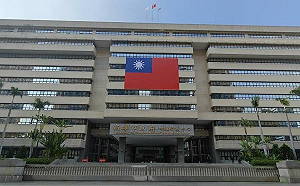 駁柯志恩發言不實 高市府：行政中心每年國慶均懸掛巨幅國旗