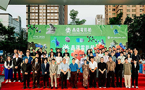 第25屆高雄電影節盛大開幕　陳其邁走星光大道熱情歡迎國內外影人