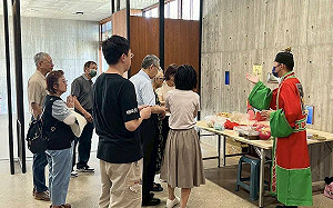 父親過世235天!柯文哲昨首到納骨塔祭拜