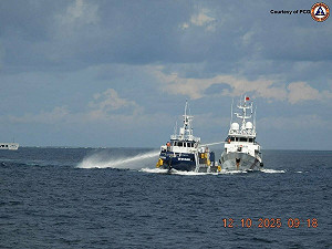 (影)南海衝突!菲律賓指控中國海警船「蓄意衝撞」、「水砲攻擊」公務船