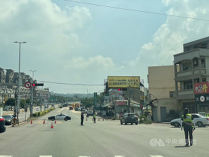 台中沙鹿大下坡砂石車翻覆　道路一度單向封閉