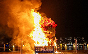 火獅踩街嘉年華及燒化掀高潮   高雄左營萬年季圓滿謝幕