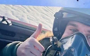 烏空戰英雄!戰機被3導彈擊中仍冷靜完成任務 26歲飛行員彈射奇蹟生還