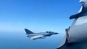 北韓大閱兵「這國」軍機逼近! 只距4個翼展 中方稱2殲-16掛彈追蹤驅離