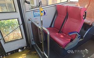 基隆公車乘客鞋打腳踹互毆　警查出1人為通緝犯