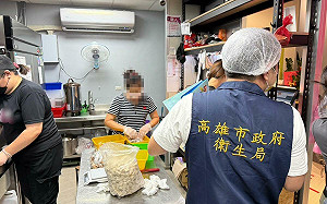 屏東工業用雙氧水浸泡豬大腸   高市衛生局：違規產品未流入市面