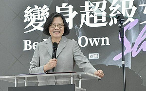 藍白停砍年金 蔡英文批不負責任：靠政府預算救不了大家的退休金 