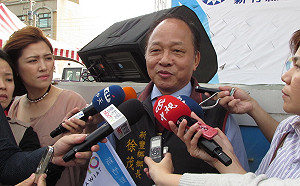 朱新竹固樁 新豐鄉長：見小英只是禮貌