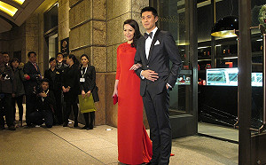 婚宴管制嚴 李坤儀著大紅禮服出席