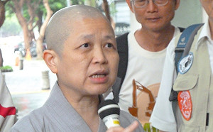 獨厚聖誕？！國定假日增12/25 釋昭慧爭取佛誕放假、譴責偏袒特定宗教政黨