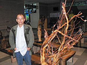 漂流木作品展  來自「健美先生」巧手