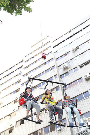 社運大集結  高掛15樓連續24小時反壓迫