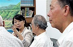 訪景美人權園區  龍應台感「雙重慚愧」