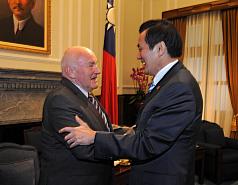 讚龍應台  馬：推廣文化活動最佳代言人