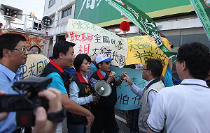 郭營到對手總部下戰帖  賴清德：選舉花招
