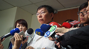 選後首度回台大醫院 柯P將捐5百萬給MG149