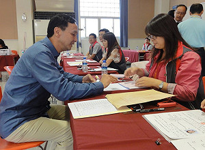 朱立倫下午請假  低調完成參選登記