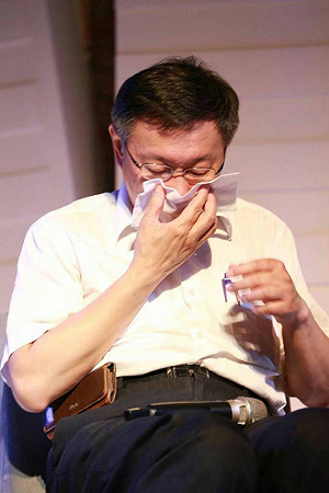 柯文哲勉災民走過艱難路  自己不忍掉淚