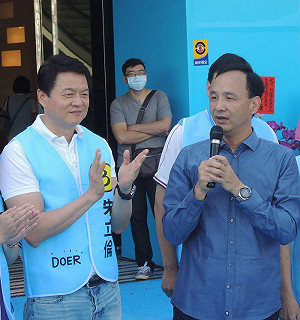 沉潛4年  周錫瑋現身朱立倫總部