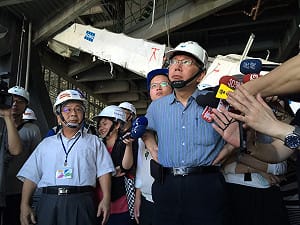 馮光遠需賠小刀100萬  柯P：他有錢賠嗎？