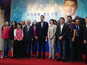 藍今初選民調 連勝文召妻子蔡依珊同拉票