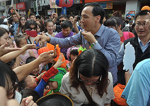 朱立倫搶攻親子票 游錫堃爭取青年認同