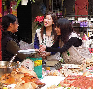 陳亮吟李亞萍替羅致政拉票  像歌迷會