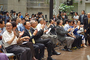 同台出席公益影展 柯P、吳敦義全場零互動