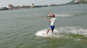 蓮池潭滑水運動  五一開幕
